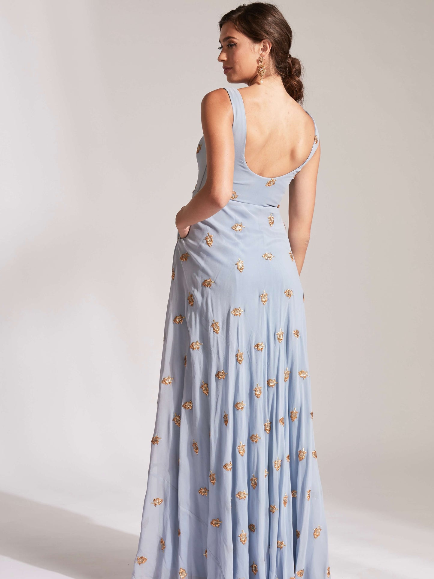 The Anita Anarkali is a dusty blue anarkali featuring a silk crepe dupatta in cream with booti work and border.