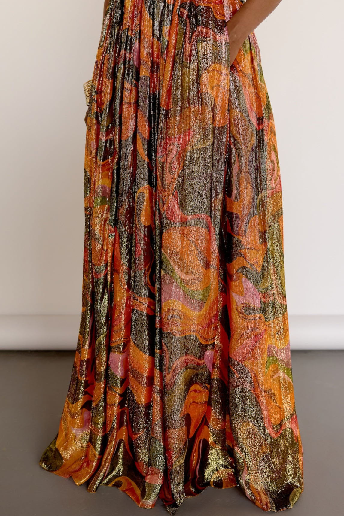 The Leela Dress features a subtle metallic print and a classic A-line silhouette. A fitted bodice gives way to a flowing skirt, creating a look that’s easy to wear and effortlessly polished.