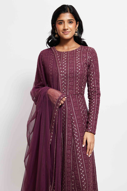The Samud Anarkali is a lucknowi anarkali with a high neck sleeved bodice and a flowing waistline with a net dupatta.