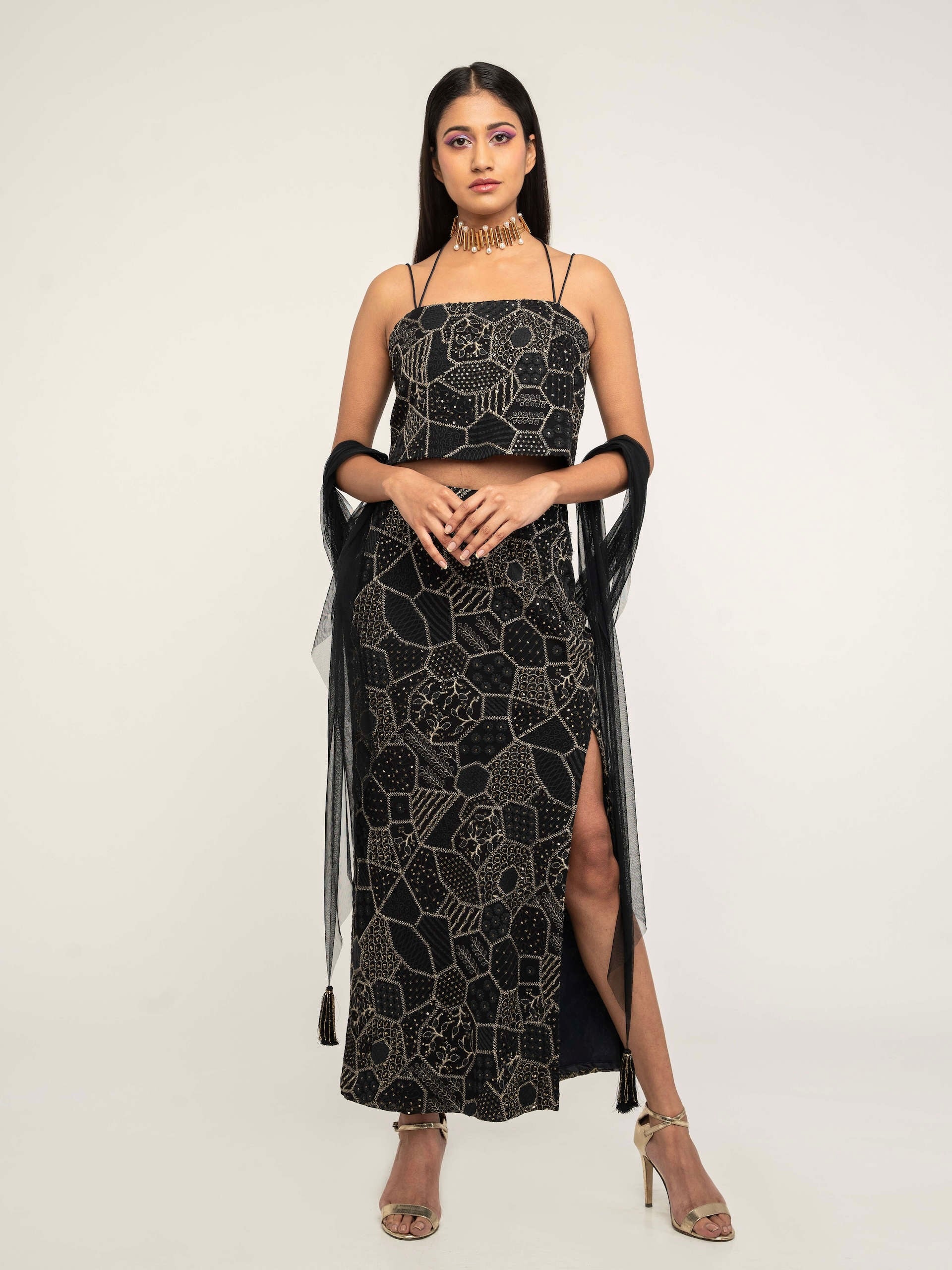 The Amara consists of a high-waisted, elastic waistband skirt with a spaghetti-strapped blouse and a skinny dupatta.  