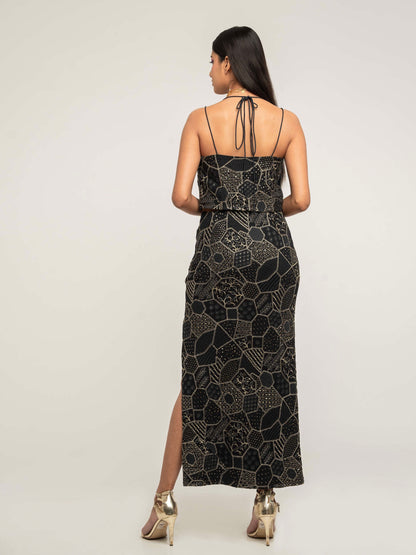 The Amara consists of a high-waisted, elastic waistband skirt with a spaghetti-strapped blouse and a skinny dupatta.  
