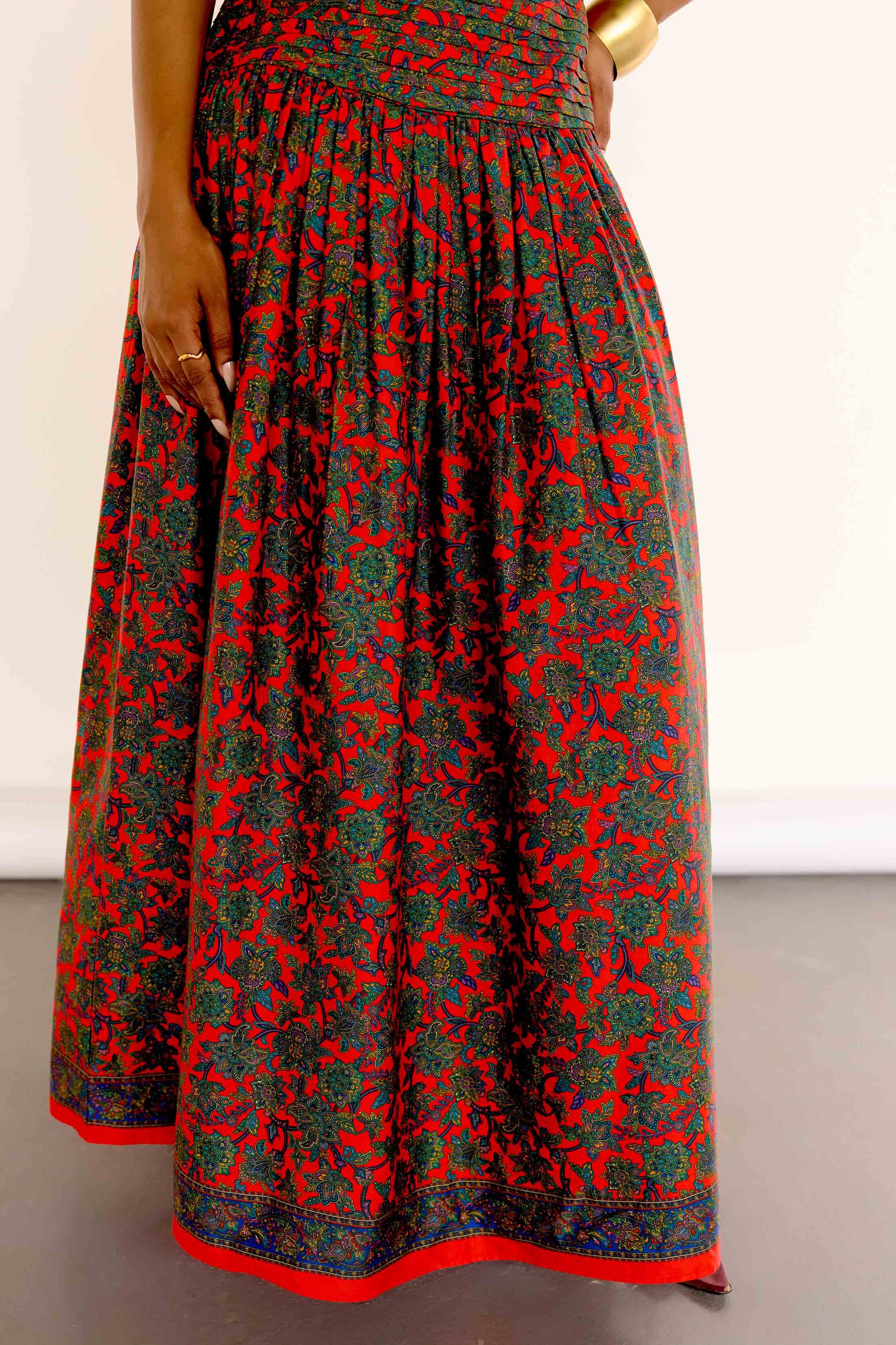 The Maya Dress features a vintage-inspired floral print. It’s strapless with a drop waist, a pleated bodice, and a softly gathered skirt. 