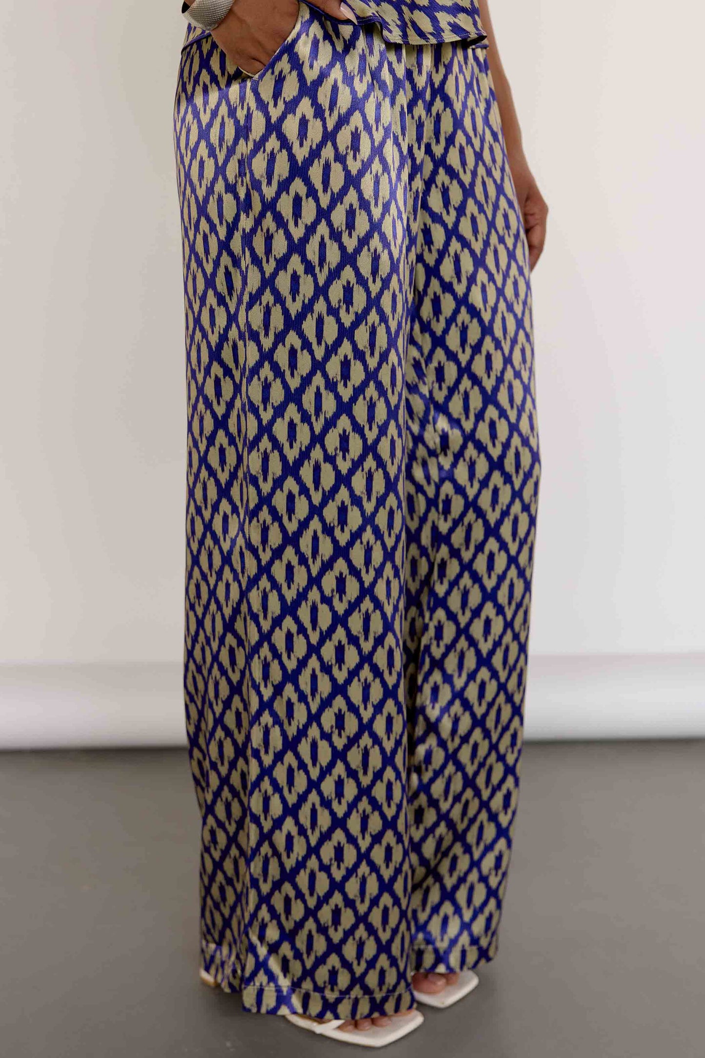 The Uma Pant features a vintage-inspired ikat print, drawn from a 1970s Indonesian handwoven ikat cotton scarf. With an adjustable waistband and a relaxed straight leg, these machine-washable pants pair effortlessly with the Uma Top or your favorite white top.